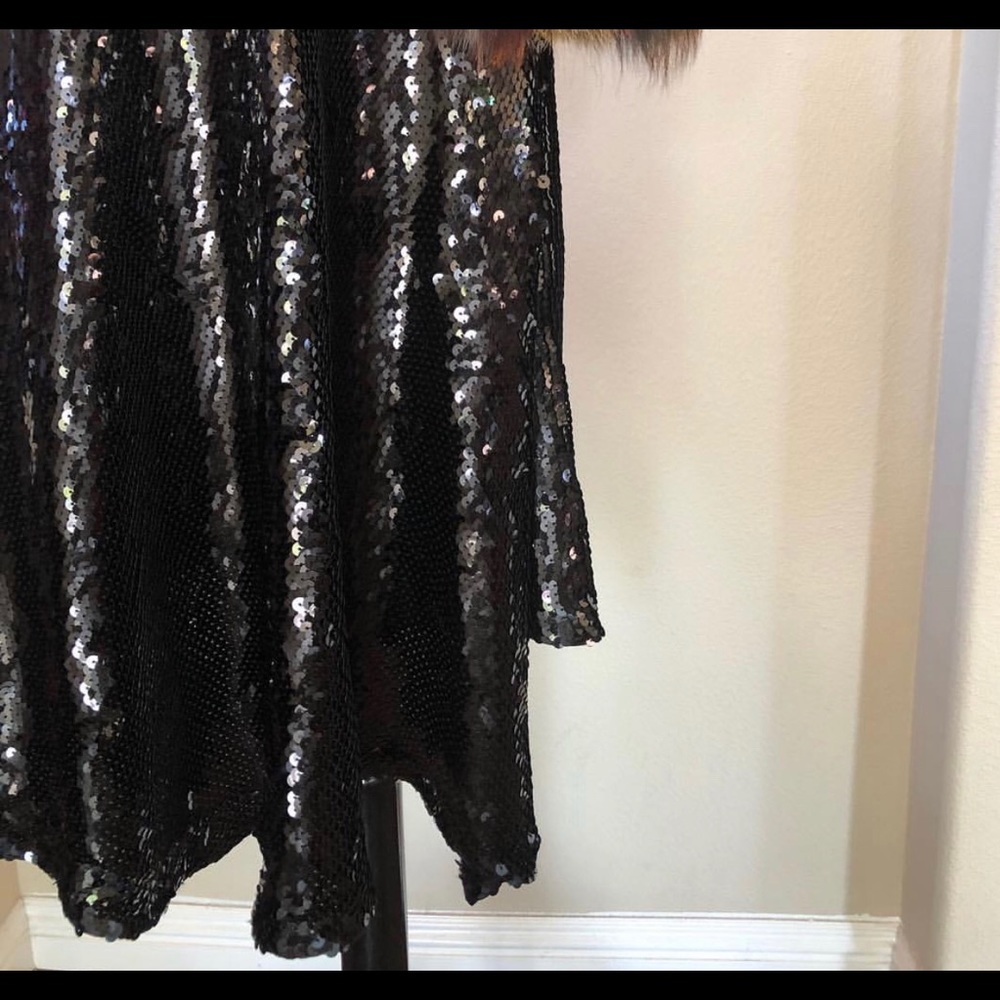 Super cool skirt authentic MaxAzria ✨100% silk